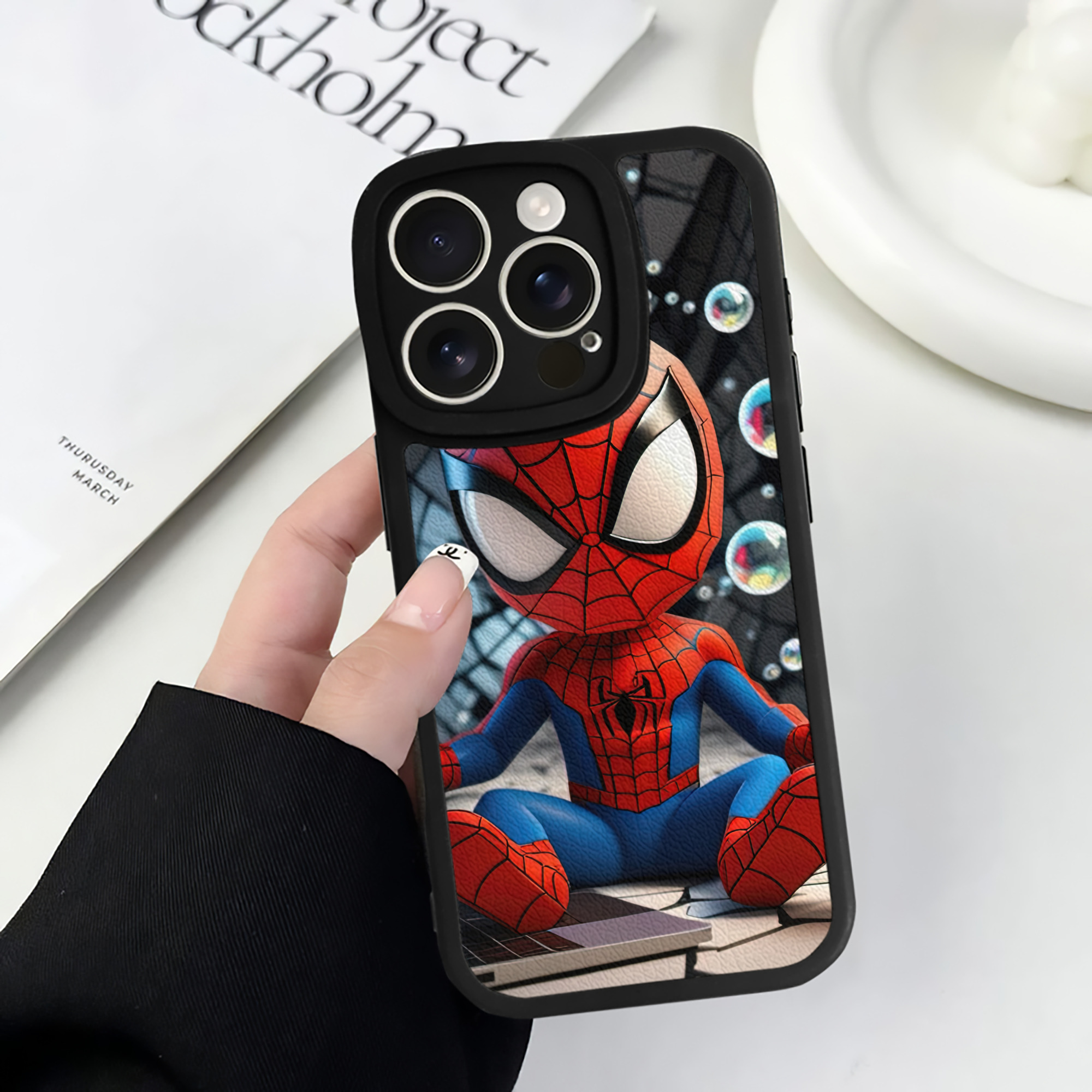 （画像用） Spider Man スパイダーマン 【iPhone 16シリーズ対応】シリコンスマホケース（レザー調） 材質：シリコン